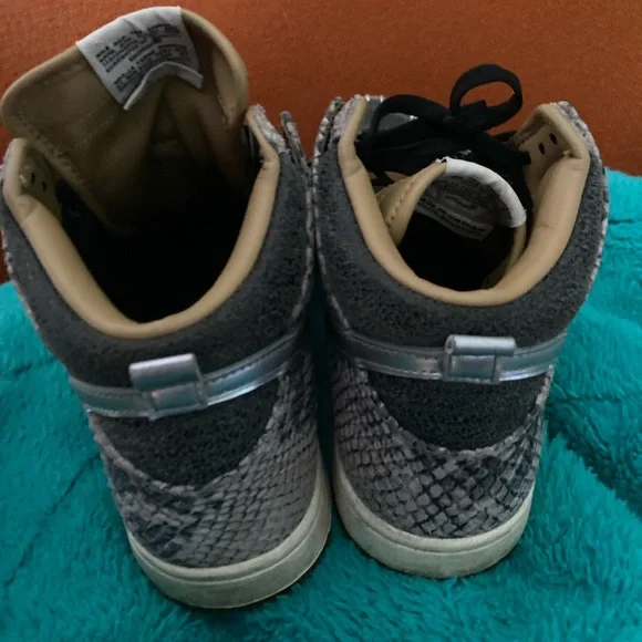 Gently worn mens sz 8 Nike Dunk High “Snakeskin” in like new  display picture 1